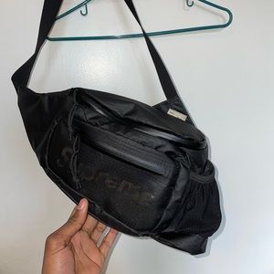 Supreme shoulder bag great condition
